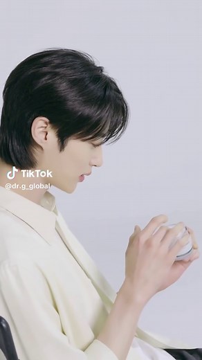 Red Blemish Clear Soothing Cream review with Byeon Wooseok