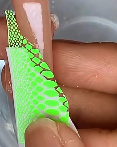 We're in love with NEON nails! | MetDaan Nails