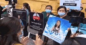 VIDEO: Xét xử công khai vụ bé gái 8 tuổi bị bạo hành đến chết