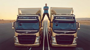 Jean-Claude Van Damme And Two Volvo Trucks - Epic Split