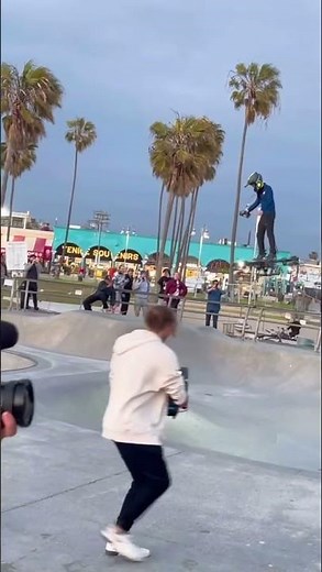 REAL Hoverboard at Venice Beach Skate Park ‪@HunterKowald‬