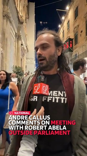 Ahead of Budget 2026, Prime Minister Robert Abela met with protestors camping outside Parliament over the government’s planning law reforms. Among them was Andre Callus from Moviment Graffitti who told Lovin Malta what was discussed during the brief meeting. Callus said the Prime Minister promised to hold a consultation with the activists on the proposed reforms. Protestors spent the night in tents and plan to continue their demonstration during tonight’s Budget speech. | Lovin Malta