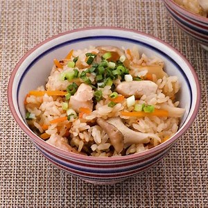 食欲そそる♪ まいたけと鶏肉の炊き込みごはんのレシピ動画・作り方 | デリッシュキッチン