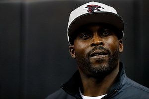 "This is wild!" - NFL fans react to news of Michael Vick returning to play football