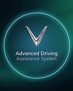 Summon Mode function on #VinFastEV: "VinFast at your service." Just one click on your device, and you have 2 options to summon your vehicle: 🚗 At the driver's request, the vehicle will leave its parking spot and navigate around objects to reach the driver from a distance (subject to country-specific regulations) remotely with the VinFast mobile app. 🚗 Alternatively, the user can send the vehicle to a location by selecting the location on a map within the VinFast mobile app ("Go to target"). #V