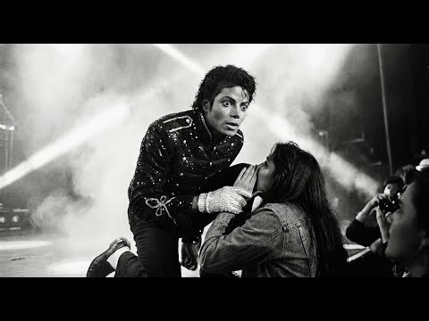 The 7-Second Whisper That Froze Michael Jackson On Stage