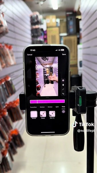 Engaging Reverse Tutorial for Creative Learning