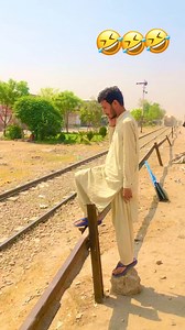 Main 📞 phone ker rha tha patta hi nai chala 🚂 train guzer gai #plzz__shear__saved__likes__and__follow_me plz | Rashidandisha8
