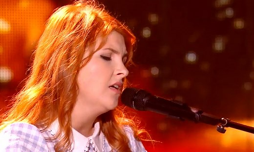 THE VOICE 2020 - Sarah Schwab chante "Derrière l’amour" de Johnny Hallyday