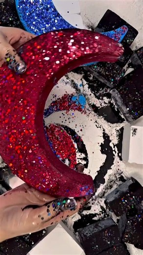 RED Chalk crush!! Credit: colourchalk #colourchalk #redchalk | Gym chalk asmr