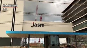 半導体受託製造のTSMCが建設を進める熊本工場。 https://s.nikkei.com/468L33Y 建屋はほぼ完成し、生産設備の搬入が始まる見通しです。台湾で研修に励む新入社員125人やTSMCからの駐在員400人、ソニーの出向者200人らが順次、熊本に集結します。 | 日本経済新聞（日経新聞）