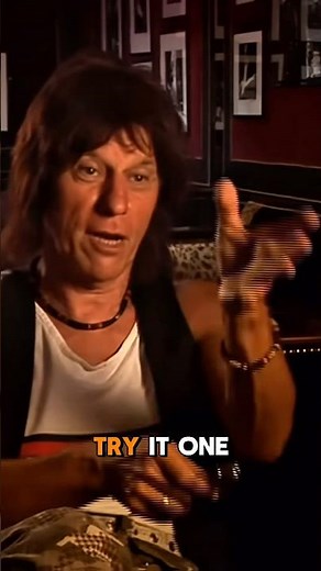 Jeff Beck shows his incredible bottleneck technique on the guitar #guitar #jeffbeck #shorts
