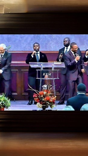 ✝️Apostle Wendell Archie & Minister Paul Michael leads God's Chosen as they sing "Run On" #gospelmusic #gospel | Luader Smith