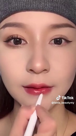 This conceler pen is really easy to use. It can #coverdarkcircles #covereyebags #coverblemishes #concealer #concealerpen #fyp