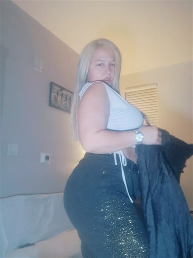 showing my fit off ♥️#outd #winterfit #blonde #thicctiktok #thicktok #thickerthanasneaker #trending #fyp #blowthisup #viraltiktok #fypシ