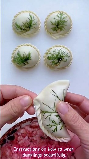 Instructions on how to wrap dumplings beautifully