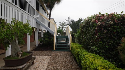 🚶 Let’s step inside 9 Grant Street, Allenstown. Set on a spacious 906sqm double block, this beautifully updated Queenslander offers room to expand, adapt and create. Perfect for big families, dual living, or those chasing future investment upside. Let’s go inside and take a look! | The Agency CQ