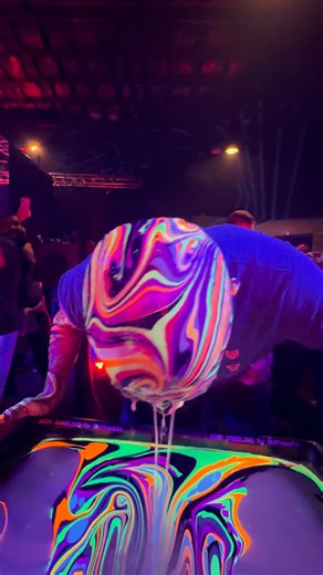 Black Light Visuals on Instagram: "Dipping his entire Head 👨🏻‍🦲"