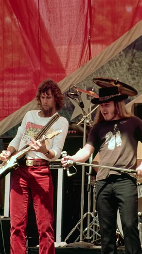 Steve Gaines & Allen Collins Trade Licks (Lynyrd Skynyrd 1977)