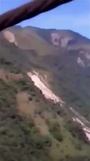 “Crazy how in Colombia they use a 50‑year‑old cable — 800 meters long and 300 meters up — just to sk