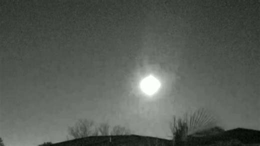 Meteor streaks across the night sky in Victoria