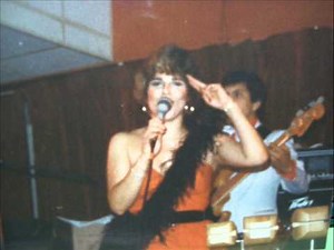 Laura Canales "LIVE" Con Las Manos Vacias.wmv