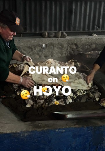 Curanto en hoyo en Restaurant Hoffmann Isla Tenglo Puerto Montt