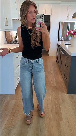 The Wide Leg Crop Jeans Everyone Is Wearing Right Now