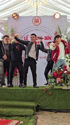 Nhảy Đám Cưới Rực Rỡ với Men