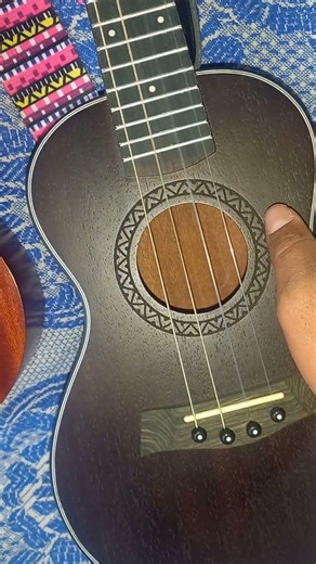 CONCERT UKULELE Standard vs Low G vs Baritone Tunings (Ukelele Concierto afinaciones)