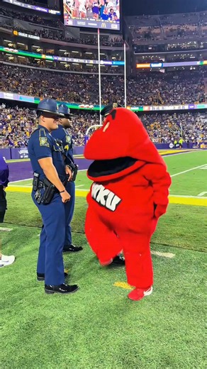 Game score? No idea. Mascot? Legendary.#SportsMascot#FunnyMascot#GameDayFun#SportsTikTok#MascotLife#FunnySports