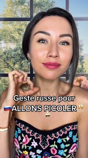 Geste russe pour inviter qqn à boire de l’alcool 🥂