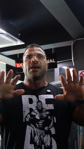 Three languages in one video!! The PULL workout is up on YouTube, with great tips to grow your back. It was a great day working out with so many people and sharing some on my tips to an amazing crowd💪 ٣ لغات في فيديو واحد! التمرين كامل على اليوتوب وفيه نصائح كتير مهمة يا رب يعجبكم #TheTank Sponsors: @yavalabs.ae ‘TANK’ @jed_north ‘TANK10’ @biolabshop.worldwide ‘TANK’ @aslanpharmaceuticals ‘TANK’ Online coaching: ifbbpro.hassan@gmail.com | Hassan Mostafa