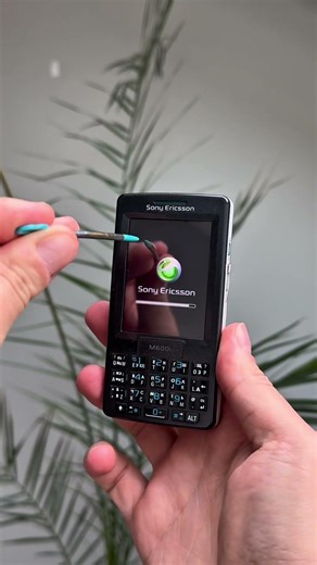 Design we lost: hybrid input. Sony Ericsson M600