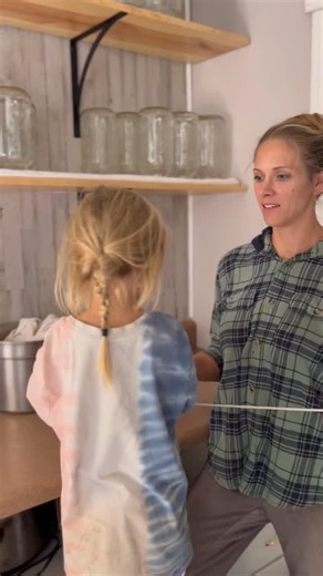 Ever wonder how to get the PERFECT yogurt texture every time? 🤔 You don’t need fancy equipment 👉 just a strainer, some cheesecloth, and a little patience! When you hang your yogurt, you’re letting the whey drip out so what’s left behind becomes thicker, creamier, and richer. The longer it hangs, the thicker it gets. ✅ ✨Customize your yogurt texture: 🥣 Traditional Greek Yogurt Hang 1–3 hours for that dreamy, spoonable creaminess. 🥛 Silky, Pourable Yogurt Skip hanging — whisk or use an immersi