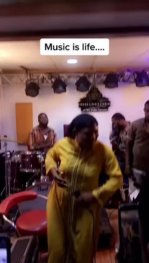 Music Studio Jam Session: Live Performance and Creativity