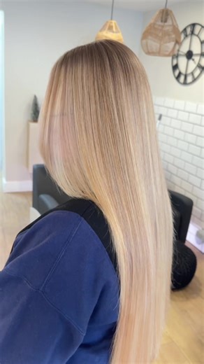 “I wana be blonde.. but low maintenance”… …No prob 😉👌🏽 Rapensel #miltonkeyneshairdresser #lowmaintenance #balayageblonde #naturalblonde #hairtransformation @Matrix @Color Wow UK