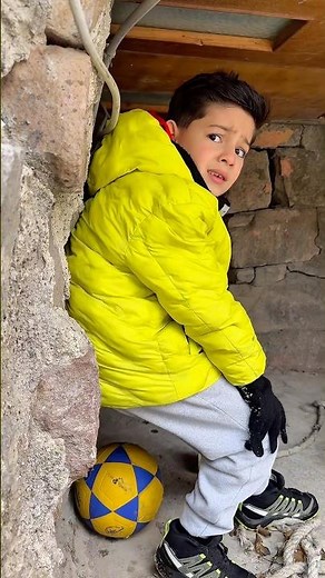 child is running away from Hello Neighbor 😱♥️👻#shorst