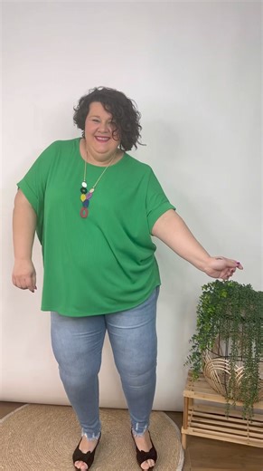 6.9K views · 79 reactions | LUNES DE NOVEDADES朗 Siéntete bella y SUPER DIVA con los #outfits de Zinnia  Si necesitas algun tipo de asesoramiento más personalizado para poder realizar tu pedido, mándanos un mensaje al  +34 672 09 67 26 • • #videooftheday #tallasgrandes #TallasEspeciales #curvyfashion #tallasgrandesespaña | Zinnia Tallas Especiales | Facebook