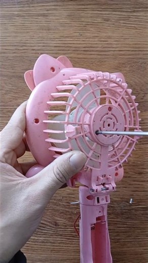 Repairing a completely broken Hello Kitty mini fan.