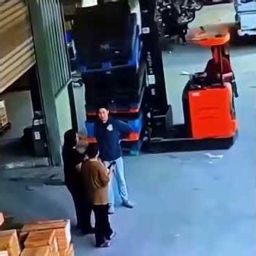 Forklift malzeme düşmesi iş kazası ramak kala #hse #isg #işgüvenliği #training #kkd #igu #ppe #safe