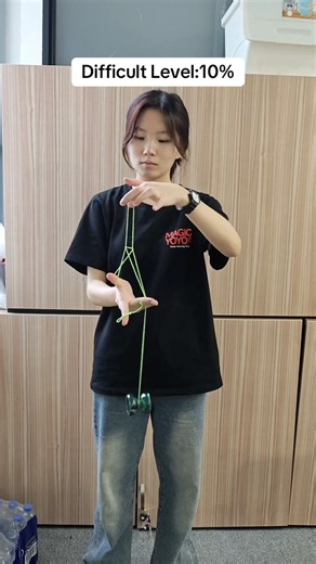 Easy yoyo trick #easy #toys #trending #beauty #beginners #magicyoyo #viral #viralvideo #fyp