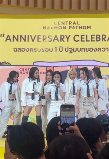 Boys love girls #4EVE #boyslovegirls #1stAnniversaryCentralNakhonPathom