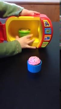 Happy Helpers Elmo Giggle Microwave in action