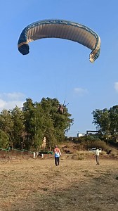 Paragliding Landing in strong wind . . . #maharastraparagliding #paraglidinglanding #paraglidingvideo #india #panchgani #paragliding #tourism | Dushyant Chandra