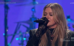【把离婚感悟写进歌里】Kelly Clarkson - mine (Live 2023.09.23 iHeartRadio Music Festival)_哔哩哔哩_bilibili