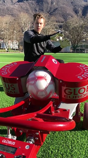 Catching Balls at 100 km/h 😱😱🧤 #foryou #goalkeeper #fyp