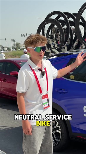 Most fans only see this on TV, but I stood right next to it in real life. The Shimano Neutral Service bike. At the UAE Tour Women I finally got a close look at one of the most important bikes in the pro peloton. This is the emergency race bike the Shimano neutral support team hands to riders after crashes, punctures, or mechanical problems, so they can get back into the race fast. And here is something many people miss. They do not run just one setup. These bikes come prepared with different ped