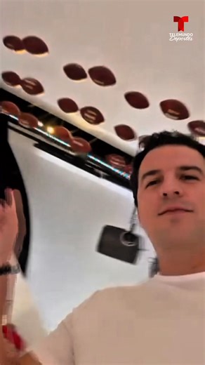 7.7K views · 13 reactions | 朗 ¡EXPERIENCIA INOLVIDABLE EN SANTA CLARA!  Visitar la casa de los San Francisco 49ers , es recorrer la historia de una de las franquicias más emblemáticas de la NFL dentro de su museo y Salón de la Fama. ️ Conoce el Levi's Stadium en DE TOUR con Diego Arrioja #NFLEnUniverso | Telemundo Deportes | Facebook