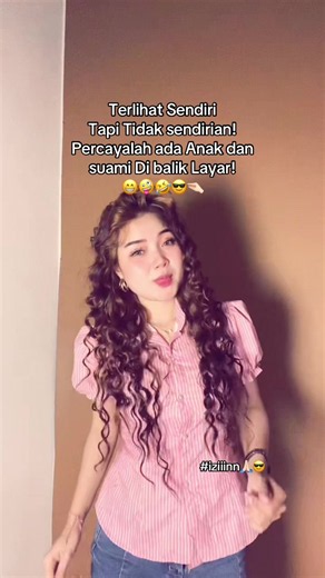 Terlihat Sendiri tapi Tidak Sendirian: Ada Anak dan Suami di Balik Layar